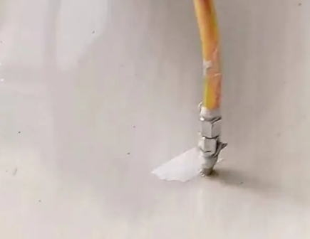 拉萨瓷砖空鼓维修公司专业解答在瓷砖铺贴过程中，如果使用的砂料过粗（如全部使用了粗砂），可能会导致以下问题